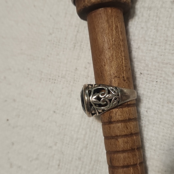 Sterling filigree ring, black stone, size 7, EUC - Picture 2 of 5